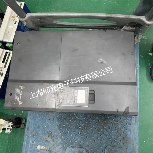 臺(tái)達(dá)變頻器維修 VFD370C43A上電報(bào)OU過電壓故障維修