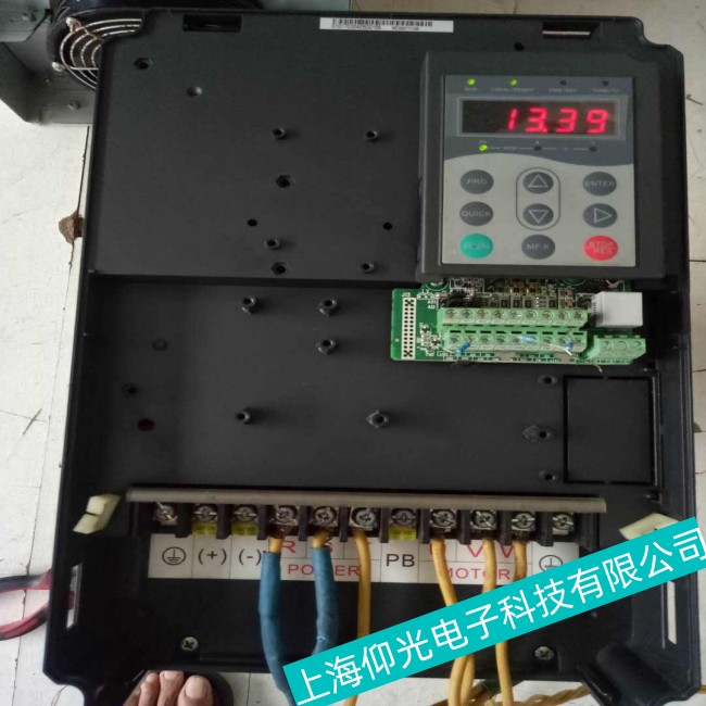 無(wú)錫Inovance匯川MD380系列變頻器上電報(bào)警故障維修