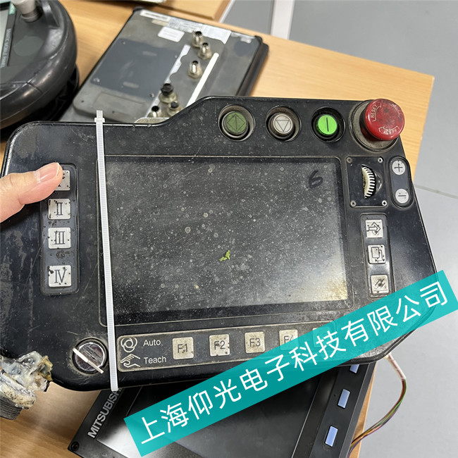 麗水市流水線生產Panasonic松下機器人示教器出現白屏維修免費檢測