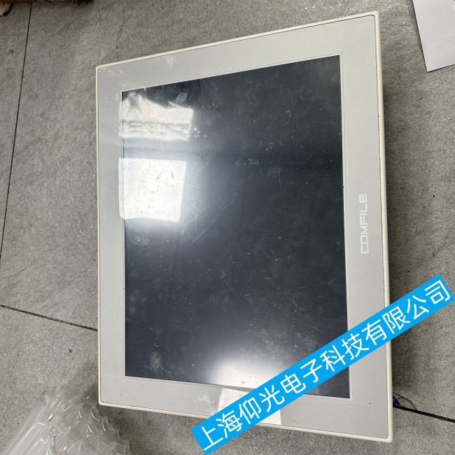 COMFILE觸摸屏CUPC-P300通電后反復(fù)閃屏不開機(jī)故障維修技巧